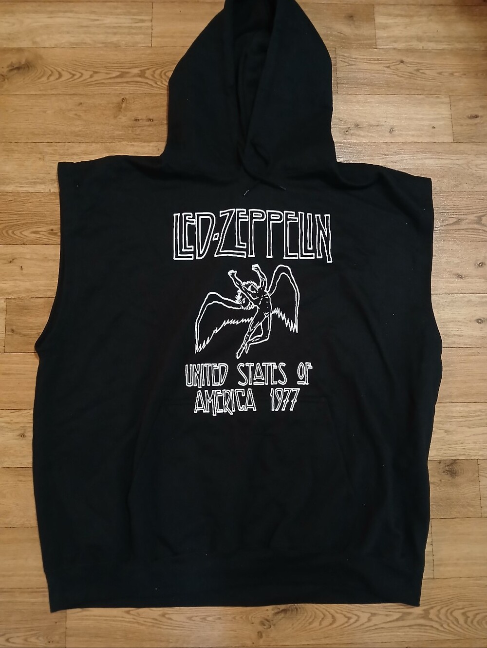 4/5XL Black Sleeveless Hoodie - Band Graphic with Kangaroo Front Pocket